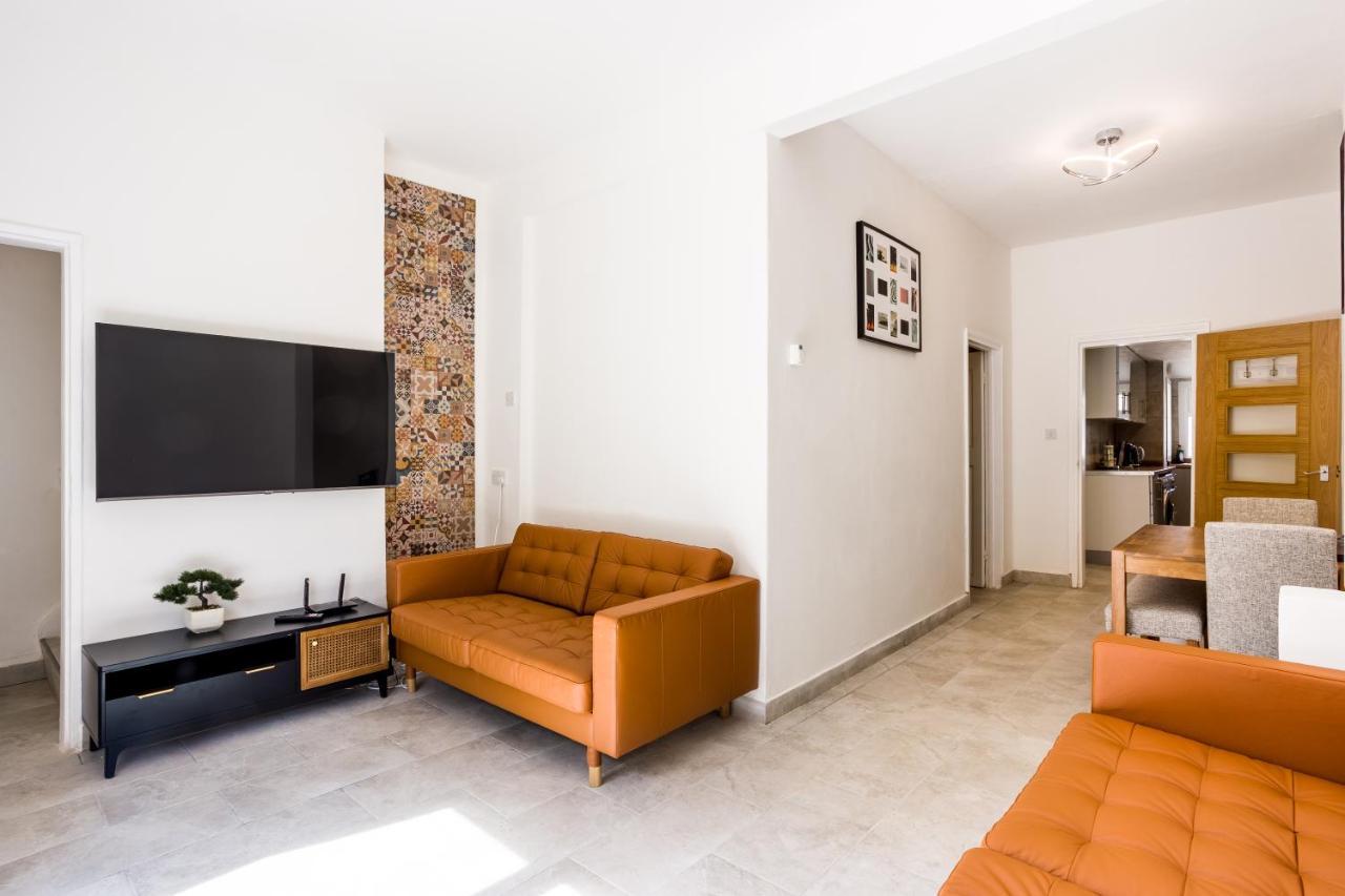 4 Bedroom House With Garden, Parking & 3 Mins Walking Distance From Train Station London Exterior foto