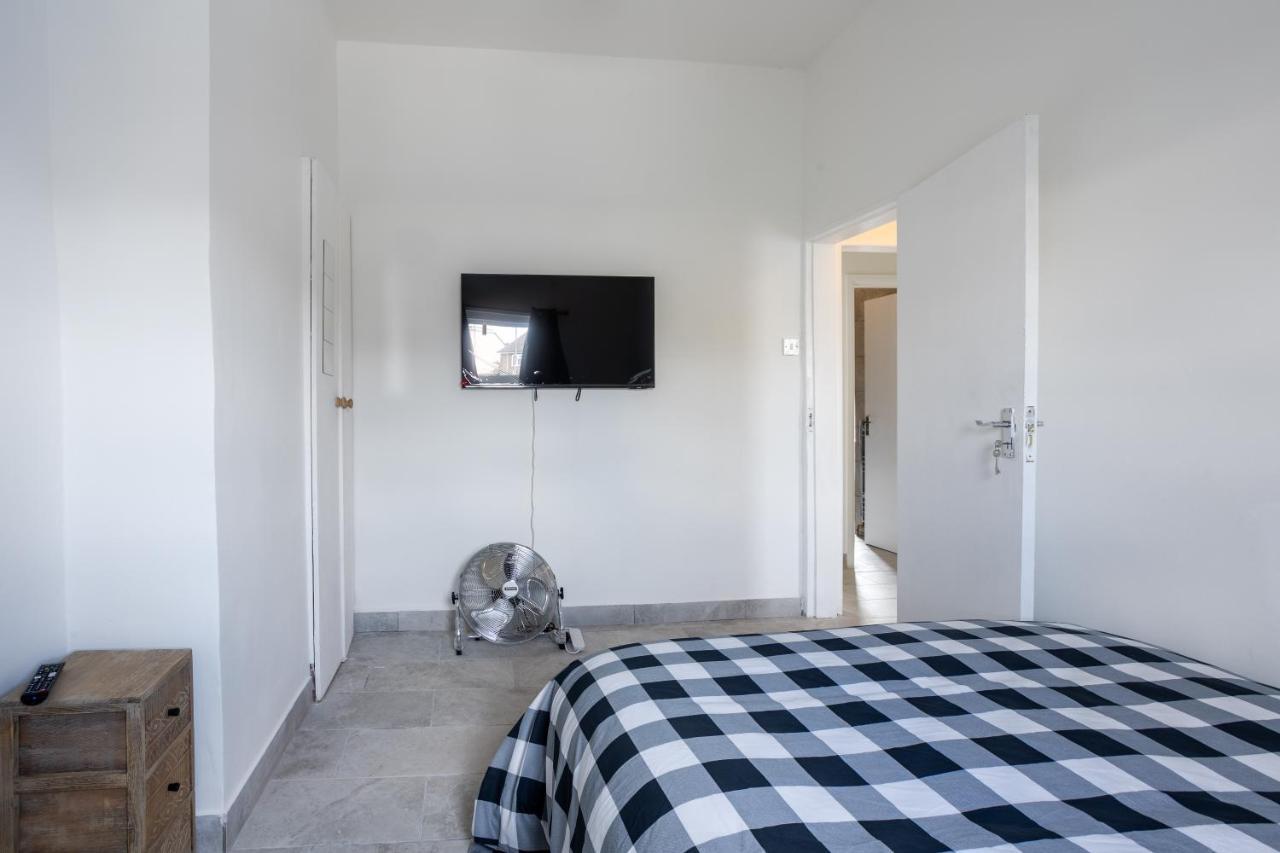 4 Bedroom House With Garden, Parking & 3 Mins Walking Distance From Train Station London Exterior foto