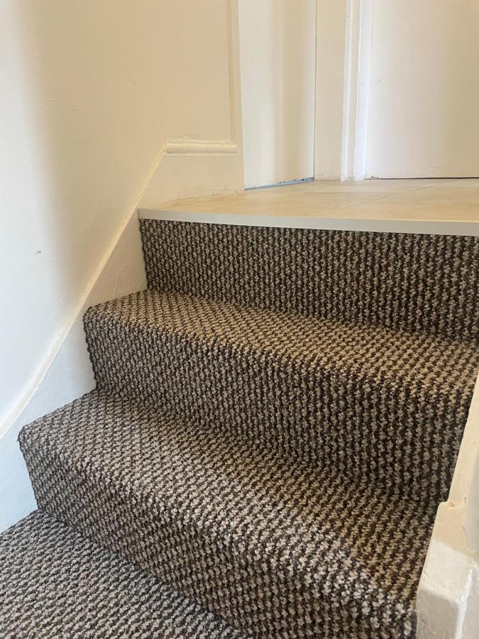 4 Bedroom House With Garden, Parking & 3 Mins Walking Distance From Train Station London Exterior foto